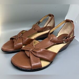Womens Softspots Brown Sandals Size 9 Wide